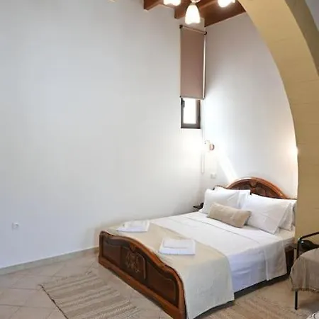 Cozy Traditional House Kremastí
